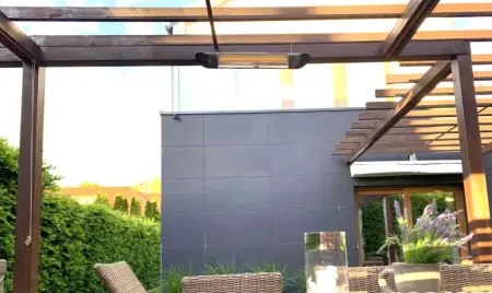 Promiennik na pergoli drewnianej