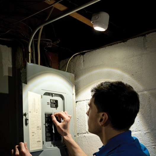 Bezprzewodowa Lampka LED Mini Spotlight MB300 z czujnikiem ruchu